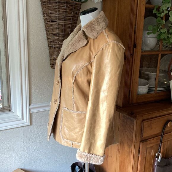 Vintage Guess Genuine Leather Faux Fur Three Button Jacket Size Medium - Picture 3 of 15